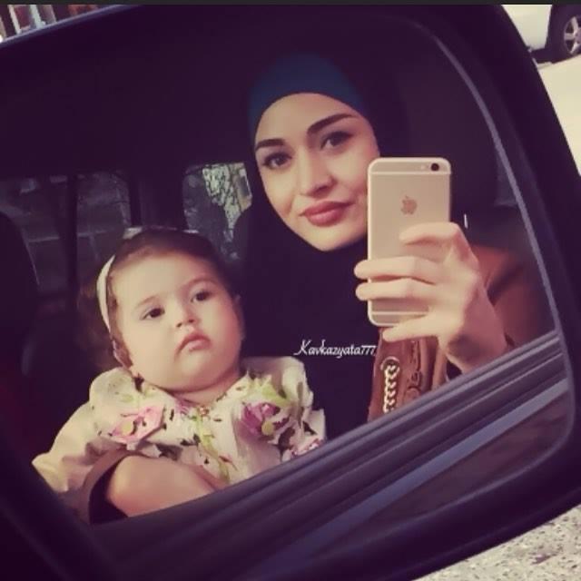 Sosial şəbəkələrin çeçen gözəlləri