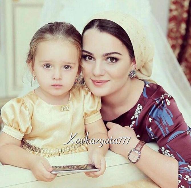 Sosial şəbəkələrin çeçen gözəlləri