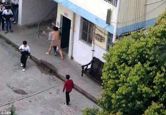 Şok kadrlar: lüt müəllim tələbə qıza qəfl hücum etdi