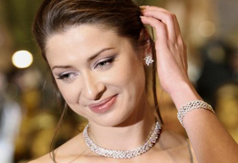 Məşhur teleaparıcı beşinci dəfə ana olacaq