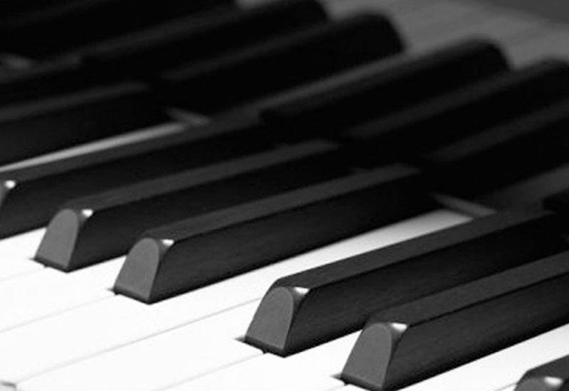 Gürcü musiqiçi 25 saat fortepiano çaldı
