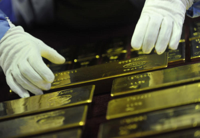 Золото уверенно дорожает на фоне высказываний главы ФРС США