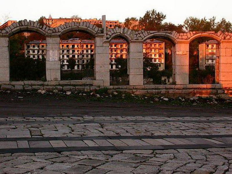 Армянский вандализм против азербайджанских памятников