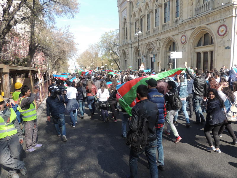 Шествие в самом центре Баку: Карабах - наш, Да здравствует Азербайджан!