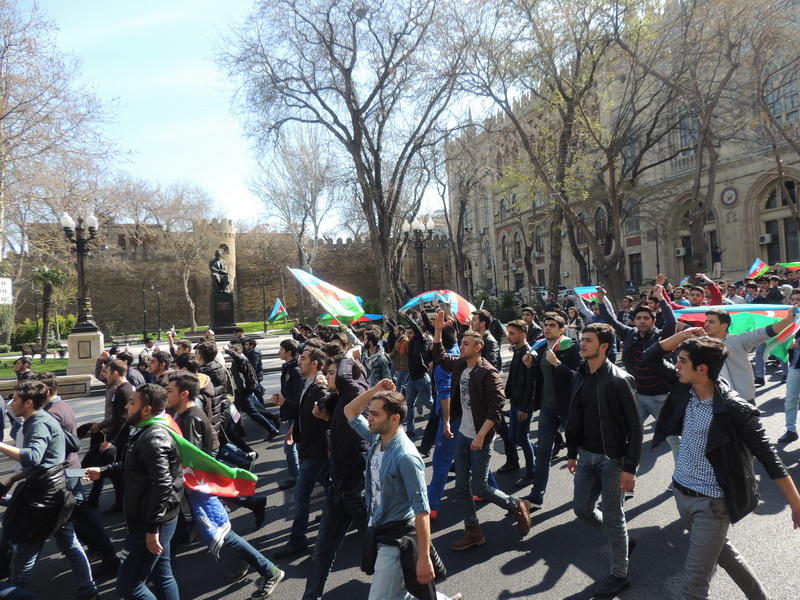 Шествие в самом центре Баку: Карабах - наш, Да здравствует Азербайджан!