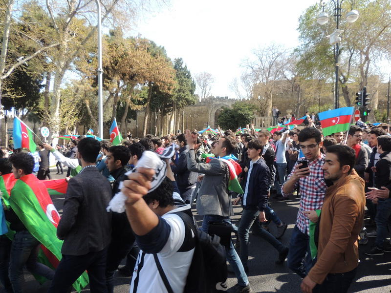 Шествие в самом центре Баку: Карабах - наш, Да здравствует Азербайджан!