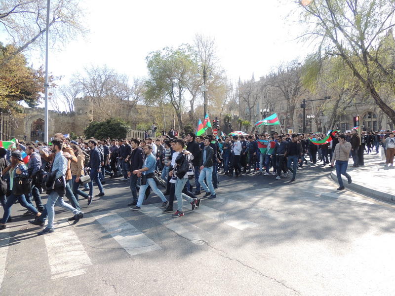 Шествие в самом центре Баку: Карабах - наш, Да здравствует Азербайджан!