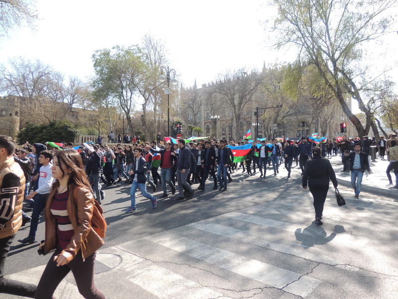 Шествие в самом центре Баку: Карабах - наш, Да здравствует Азербайджан!