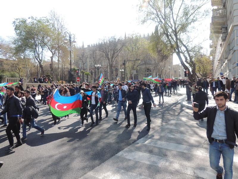 Шествие в самом центре Баку: Карабах - наш, Да здравствует Азербайджан!