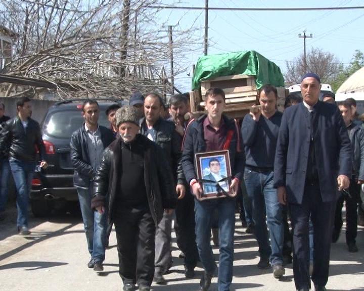 4 ay sonra dənizdən meyidi tapılan neftçi dəfn olundu