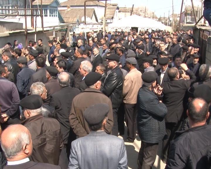 4 ay sonra dənizdən meyidi tapılan neftçi dəfn olundu