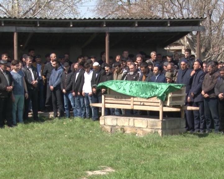 4 ay sonra dənizdən meyidi tapılan neftçi dəfn olundu