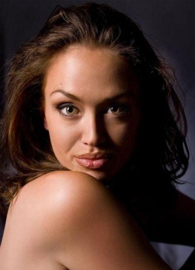 8 молодых версий Анджелины Джоли, которые вы обязаны увидеть