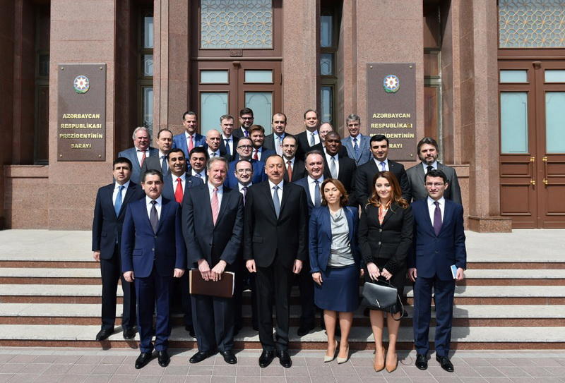 Президент Ильхам Алиев принял делегацию Американской торговой палаты в Азербайджане