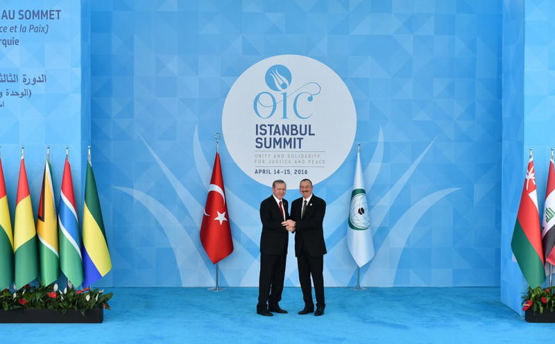 Президент Ильхам Алиев и его супруга Мехрибан Алиева присутствовали на приеме в честь глав государств и правительств, принимающих участие в XIII Саммите ОИС