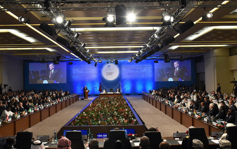 Президент Ильхам Алиев и его супруга Мехрибан Алиева присутствовали на приеме в честь глав государств и правительств, принимающих участие в XIII Саммите ОИС