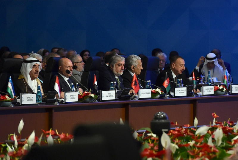 Президент Ильхам Алиев и его супруга Мехрибан Алиева присутствовали на приеме в честь глав государств и правительств, принимающих участие в XIII Саммите ОИС