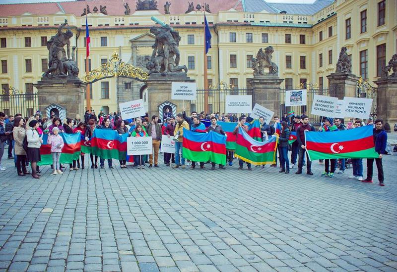 В Праге прошла акция, требующая положить конец армянской агрессии против Азербайджана
