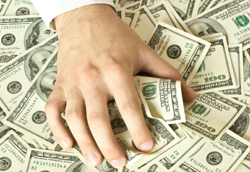 В Баку украли 6300 долларов