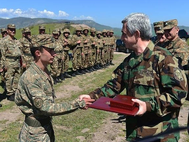 Sərkisyanın təltif etdiyi "cəngavər"inə baxın