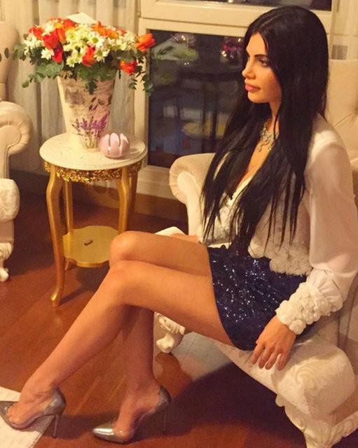 Milyonçudan ayrılan aktrisa yeni sevgilisi ilə birgə