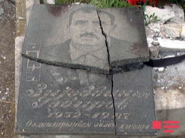 Армяне обстреляли кладбище в Тертере, разрушены могилы