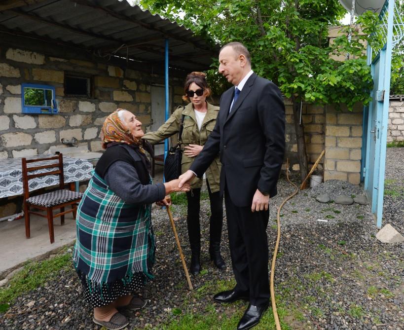 Президент Ильхам Алиев и его супруга Мехрибан Алиева побывали в Тертерском, Бардинском и Агдамском районах