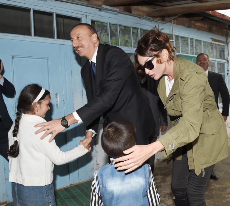 Президент Ильхам Алиев и его супруга Мехрибан Алиева побывали в Тертерском, Бардинском и Агдамском районах