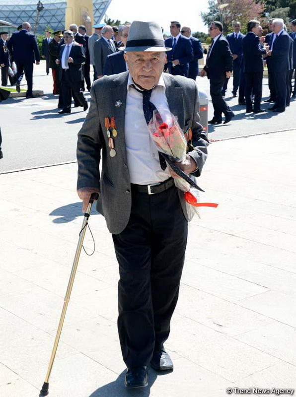 Azərbaycan ictimaiyyəti Qələbə Gününü qeyd edir