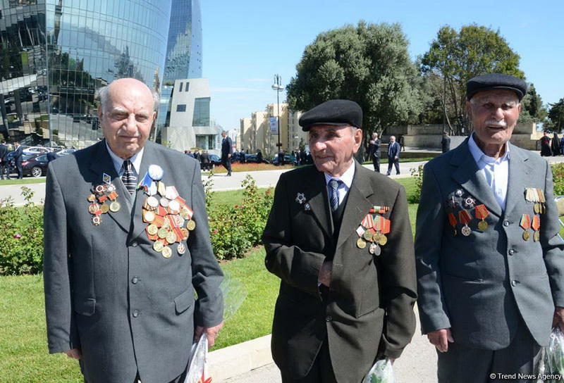 Azərbaycan ictimaiyyəti Qələbə Gününü qeyd edir