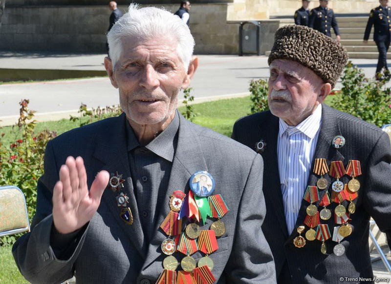 Azərbaycan ictimaiyyəti Qələbə Gününü qeyd edir