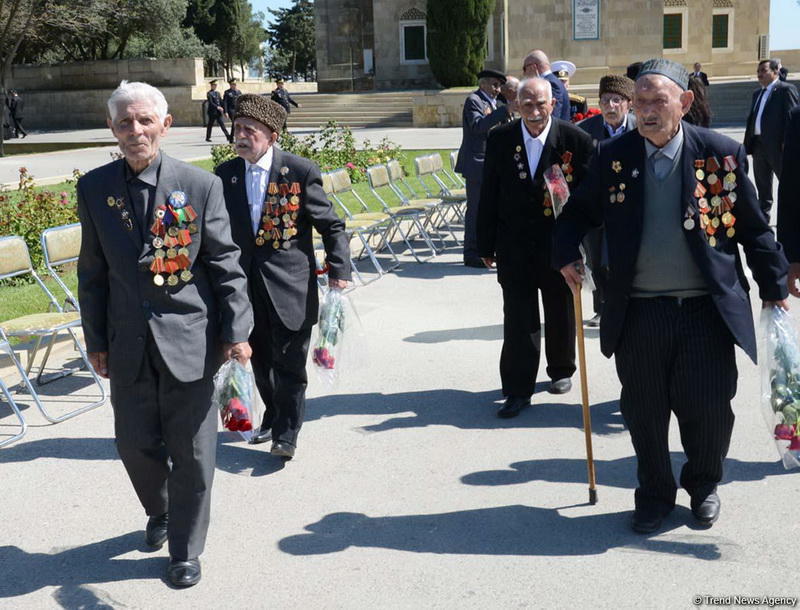 Azərbaycan ictimaiyyəti Qələbə Gününü qeyd edir