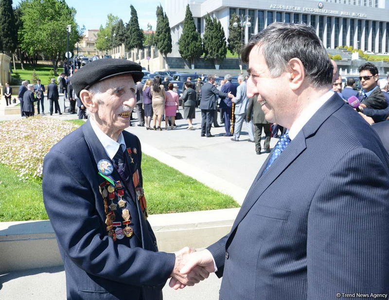 Azərbaycan ictimaiyyəti Qələbə Gününü qeyd edir