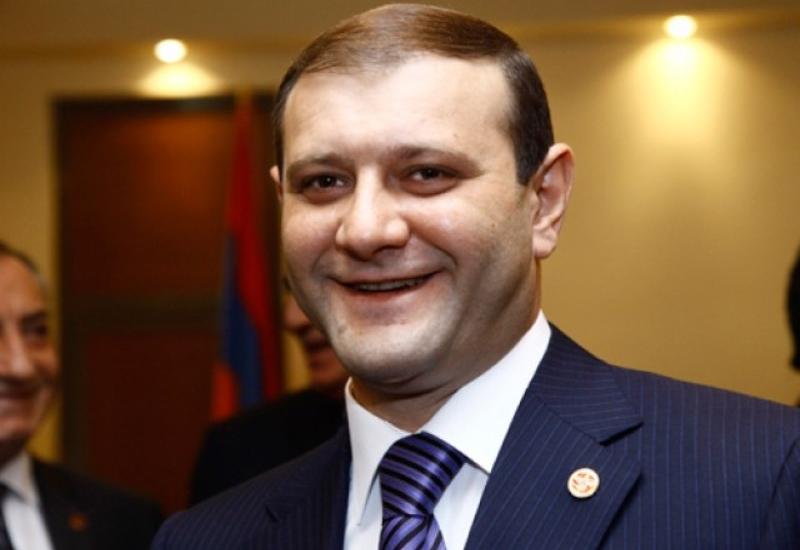 Мэр Еревана спивается