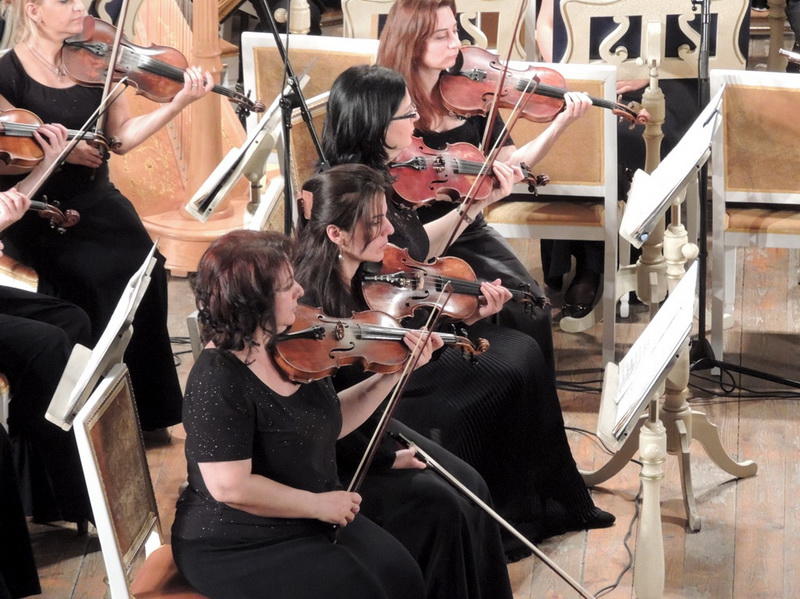 Мурад Адыгезалзаде великолепным концертом открыл фестиваль «Дни Америки» в Филармонии