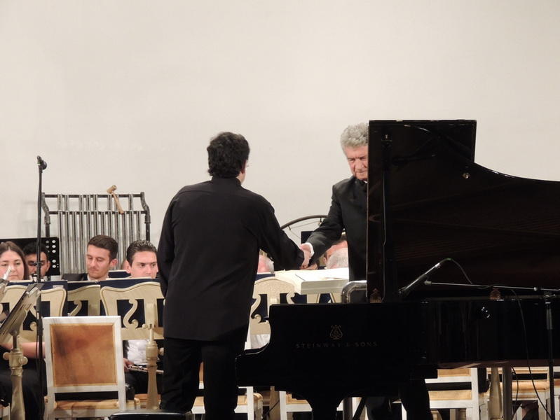 Мурад Адыгезалзаде великолепным концертом открыл фестиваль «Дни Америки» в Филармонии