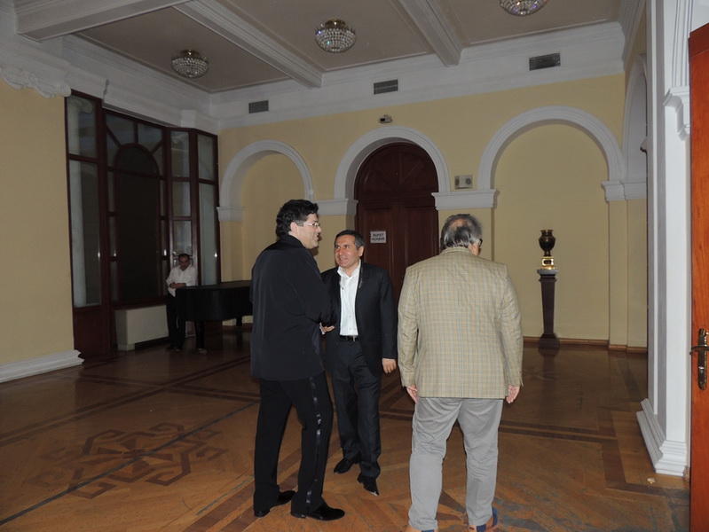 Мурад Адыгезалзаде великолепным концертом открыл фестиваль «Дни Америки» в Филармонии