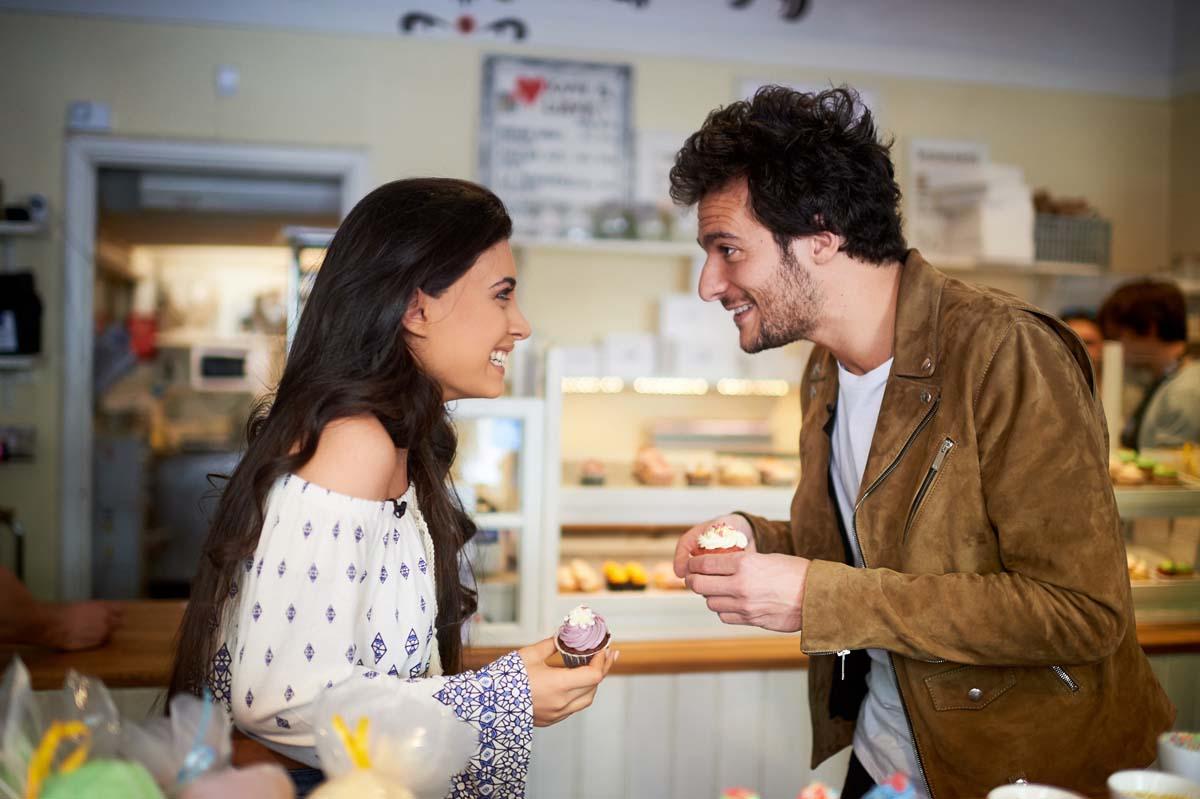 Сямра Рагимли в кондитерской с представителем Франции на "Евровидении-2016"