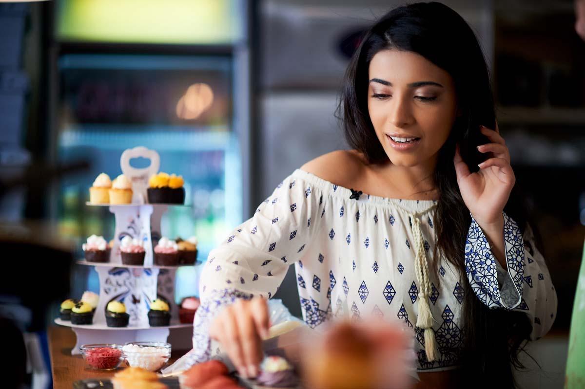 Сямра Рагимли в кондитерской с представителем Франции на "Евровидении-2016"