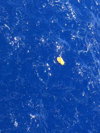 Опубликованы первые фото и видео с предполагаемого места крушения EgyptAir