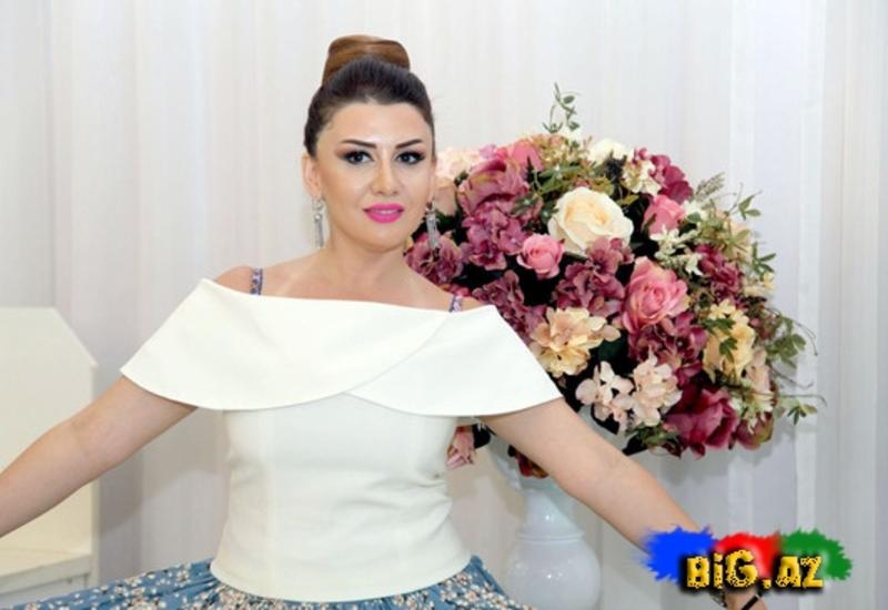 Azərbaycanlı rəqqasəyə bahalı üzük hədiyyə etdilər - FOTOLAR