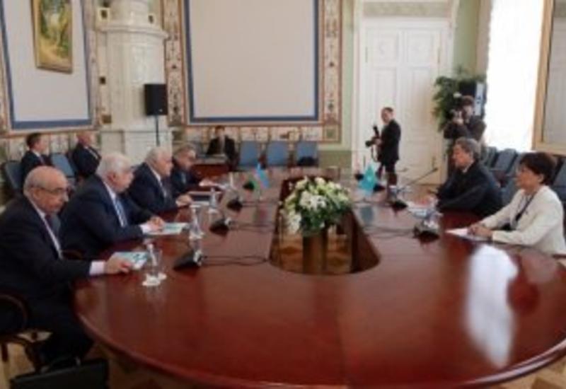 Огтай Асадов на переговорах со своим казахстанским коллегой