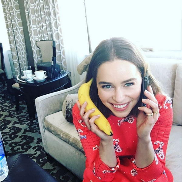 Как стать настоящей Кхалиси в соцсетях: нескучный Instagram Эмилии Кларк