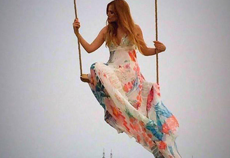 Nigar Camal sükutu pozdu