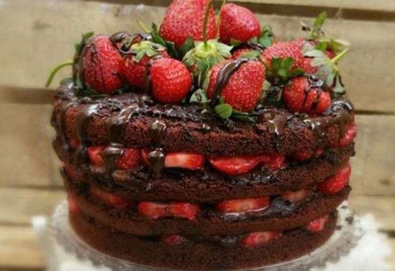 Şokoladlı çiyələkli tort: dadından doymayacaqsınız