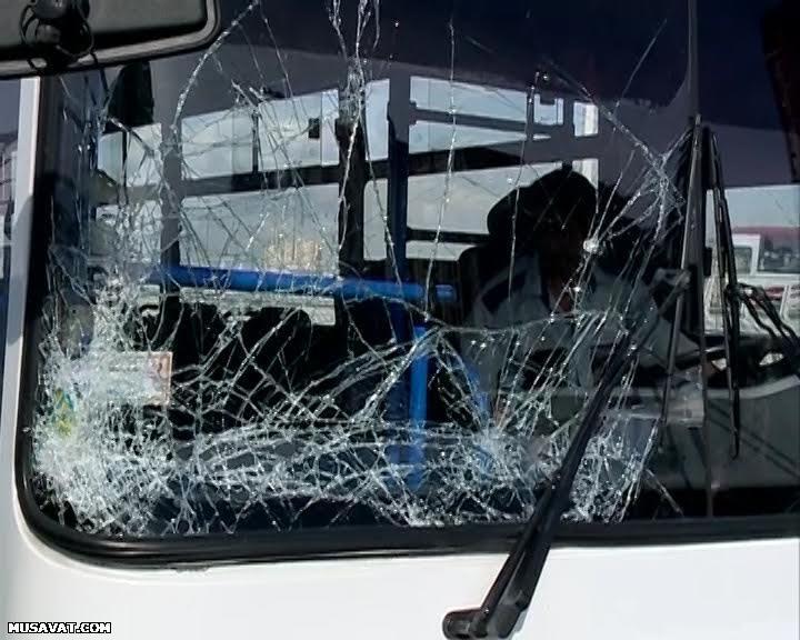 Bakıda sərnişin avtobusu qəzaya uğradı,