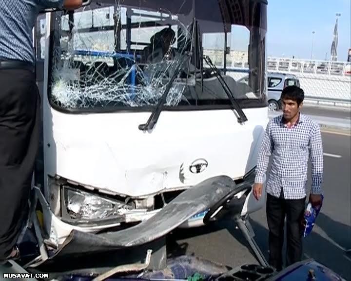 Bakıda sərnişin avtobusu qəzaya uğradı,