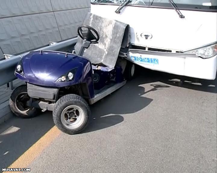 Bakıda sərnişin avtobusu qəzaya uğradı,