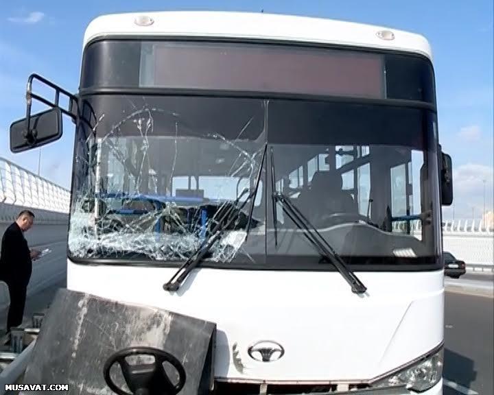 Bakıda sərnişin avtobusu qəzaya uğradı,