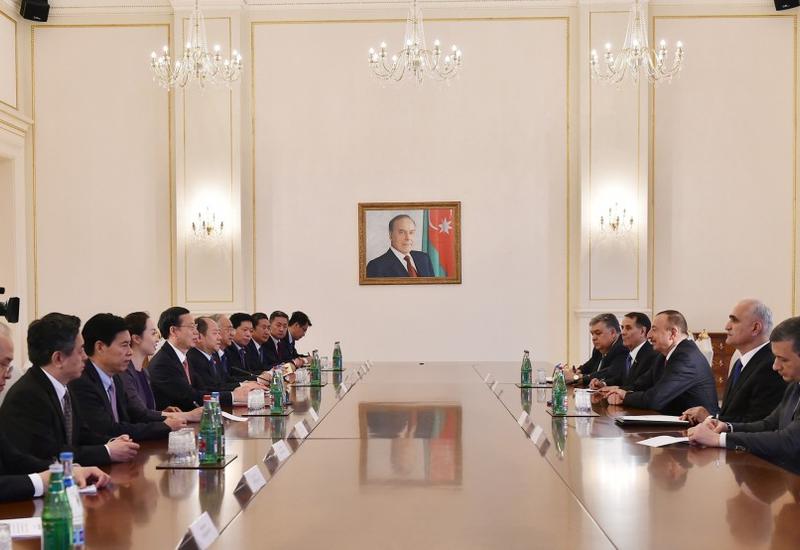 Президент Ильхам Алиев принял первого заместителя председателя Госсовета Китая